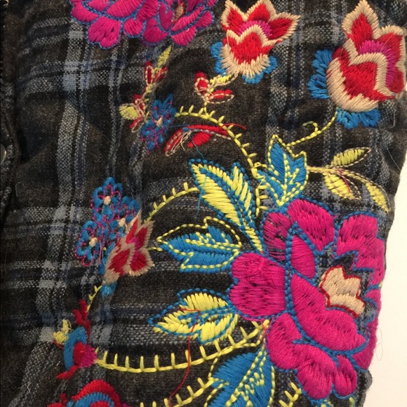 Embroidered vest - Picture 3 of 4